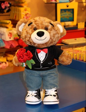 Beary thoughtful - A stuffed teddy bear makes the heart melt. 