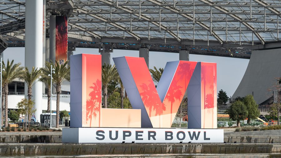 01+February+2022%2C+US%2C+Inglewood%3A+The+Super+Bowl+LVI+logo+stands+outside+Sofi+Stadium.+The+Los+Angeles+Rams+and+Cincinnati+Bengals+will+meet+here+on+February+13%2C+2022+%28local+time%29+in+the+56th+final+game+for+the+Vince+Lombardi+Trophy.+The+Bengals+travel+to+Los+Angeles+five+days+before+the+Super+Bowl.+As+the+U.S.+news+agency+AP+reported+on+Tuesday%2C+the+surprise+team+of+the+playoffs+plans+to+arrive+in+the+West+Coast+metropolis+on+February+8+and+prepare+for+the+duel+with+the+Los+Angeles+Rams+on+the+grounds+of+the+University+of+California+%28UCLA%29.+Photo%3A+Maximilian+Haupt%2Fdpa+%28Photo+by+Maximilian+Haupt%2Fpicture+alliance+via+Getty+Images%29